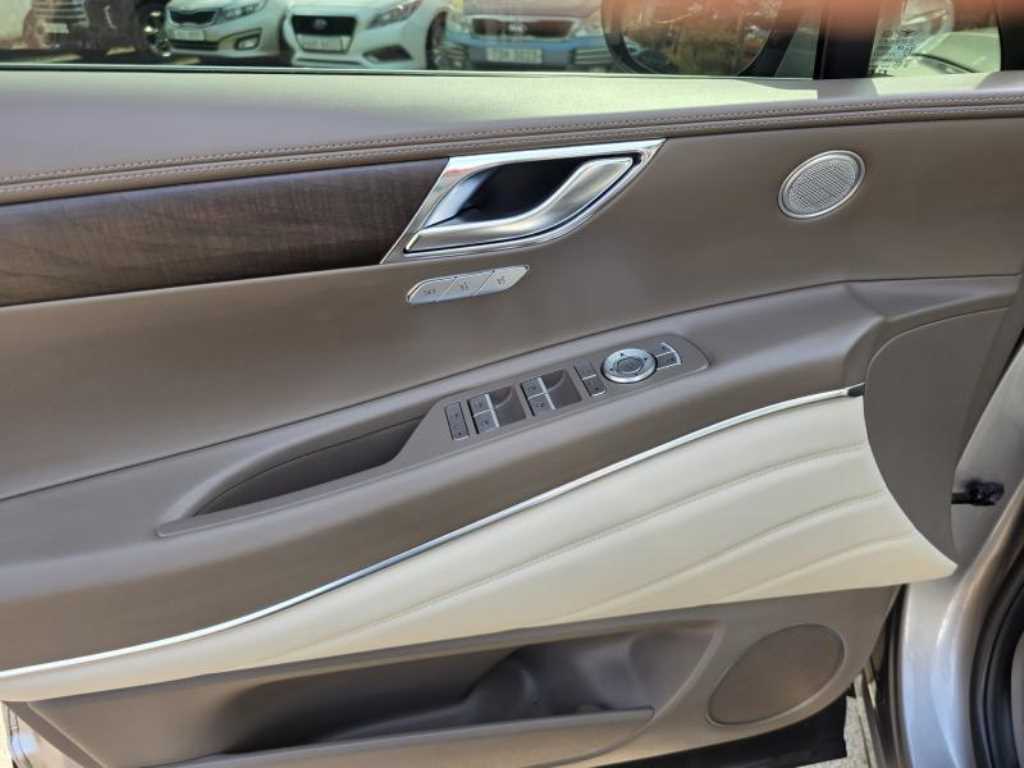 Genesis GV80 - Vista 8