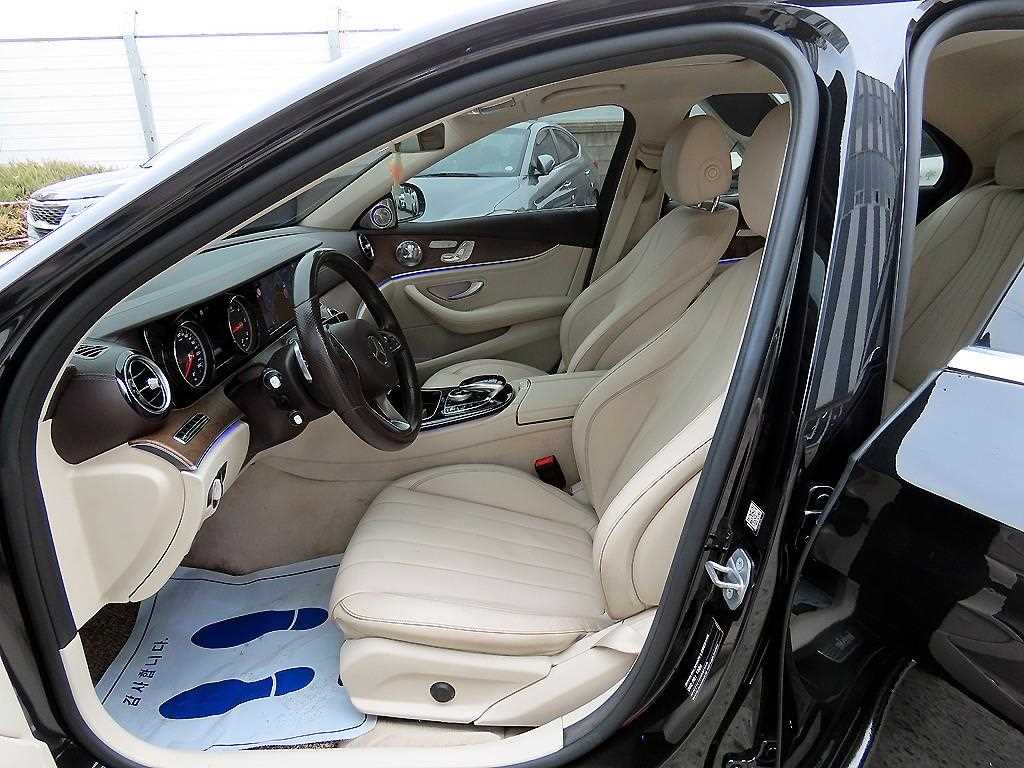 Mercedes Benz E class - Vista 5