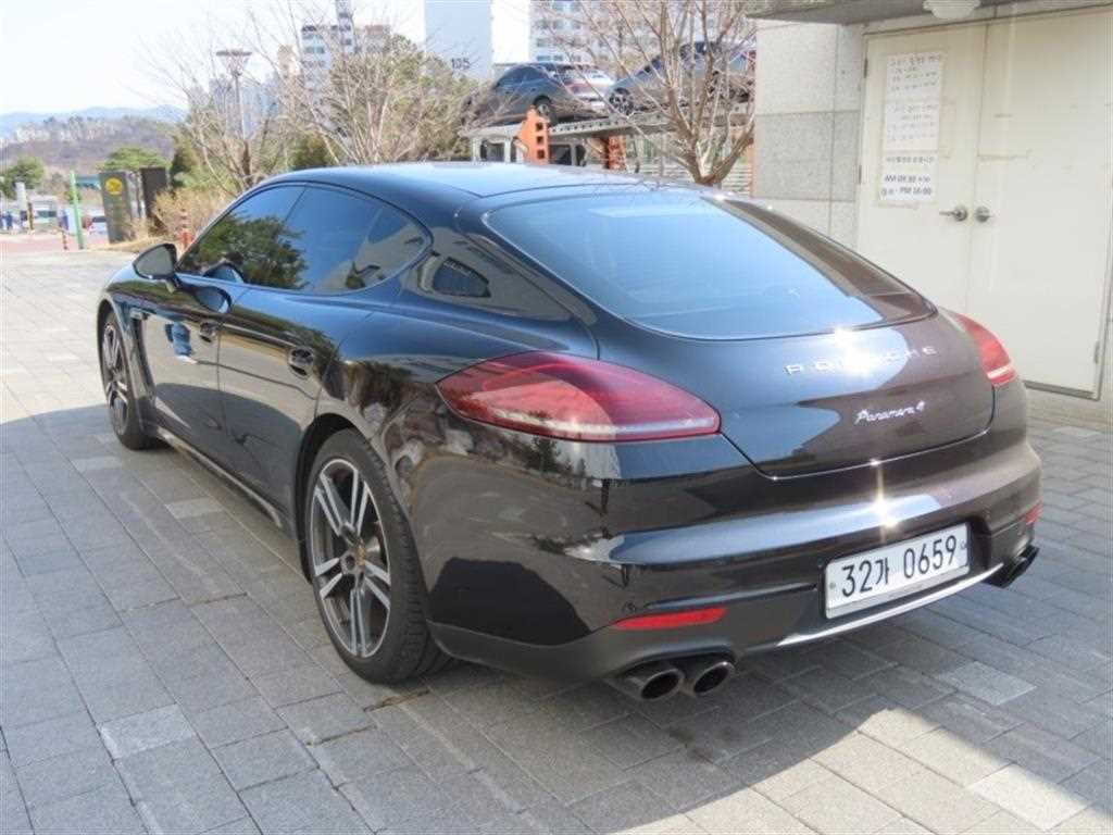 Porsche Panamera - Vista 4