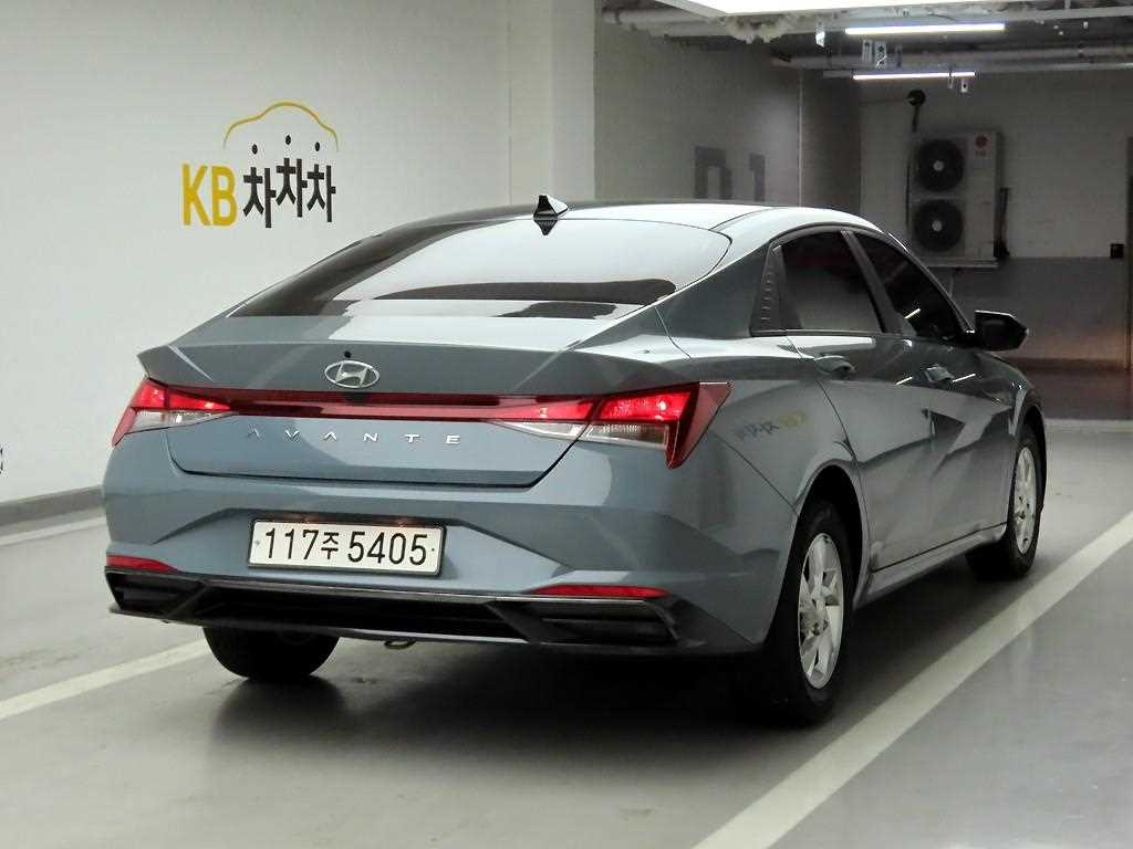 HYUNDAI Avante - Vista 4