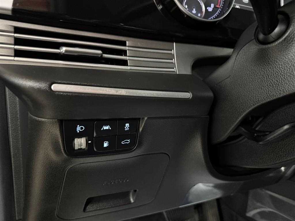 HYUNDAI Grandeur - Vista 11