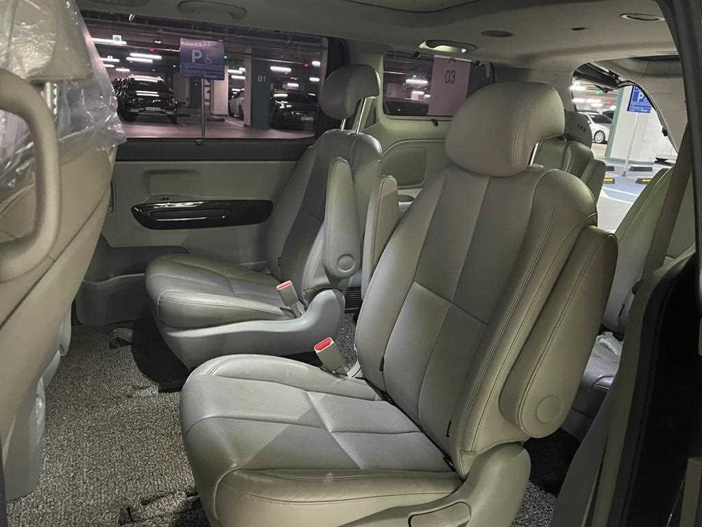 KIA Carnival - Vista 8