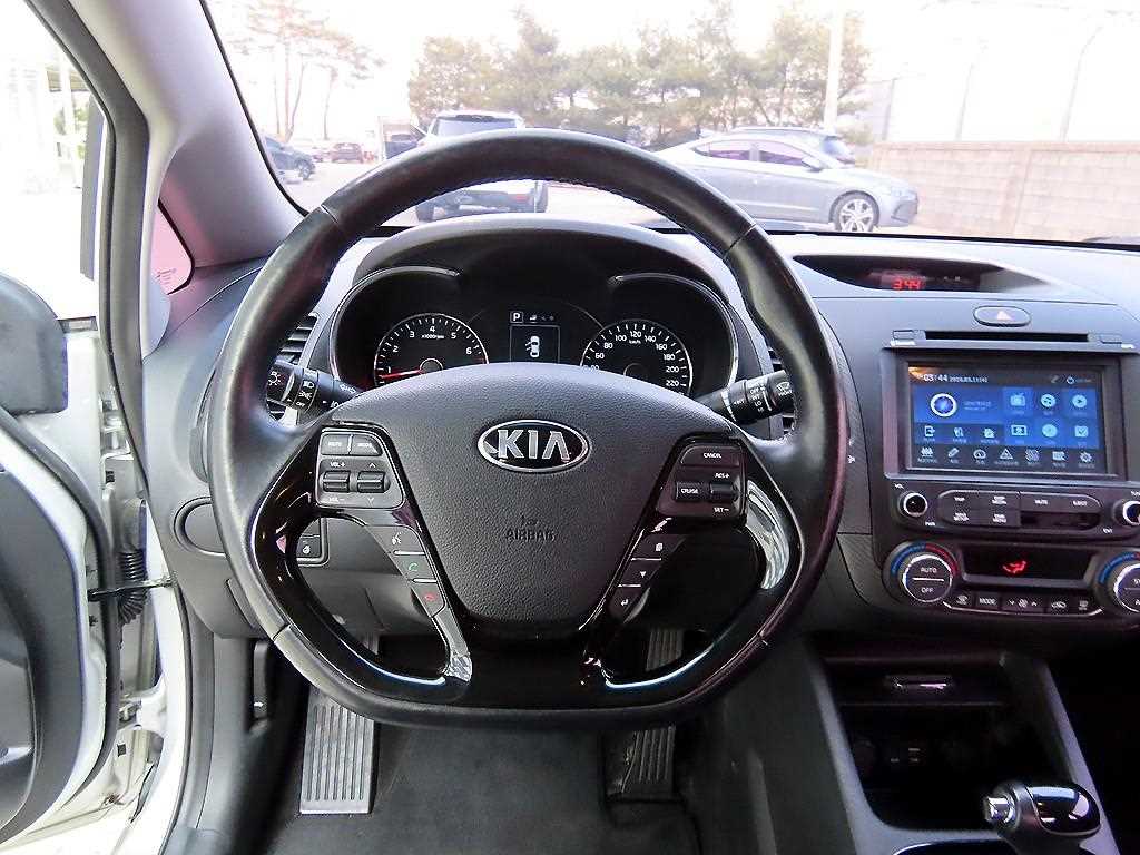 KIA K3 - Vista 8