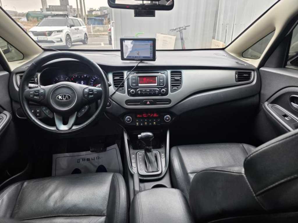 KIA Carens - Vista 9