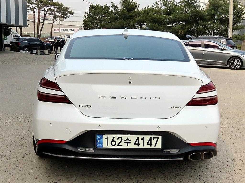 Genesis G70 - Vista 4