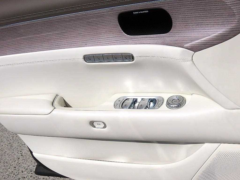 Genesis G90 - Vista 11