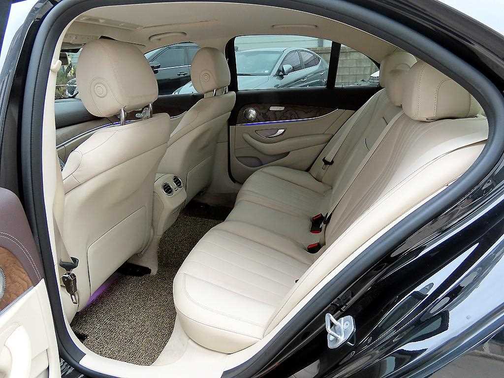 Mercedes Benz E class - Vista 6