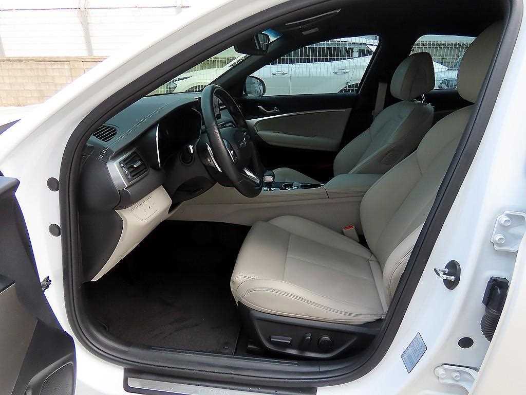 Genesis G70 - Vista 5