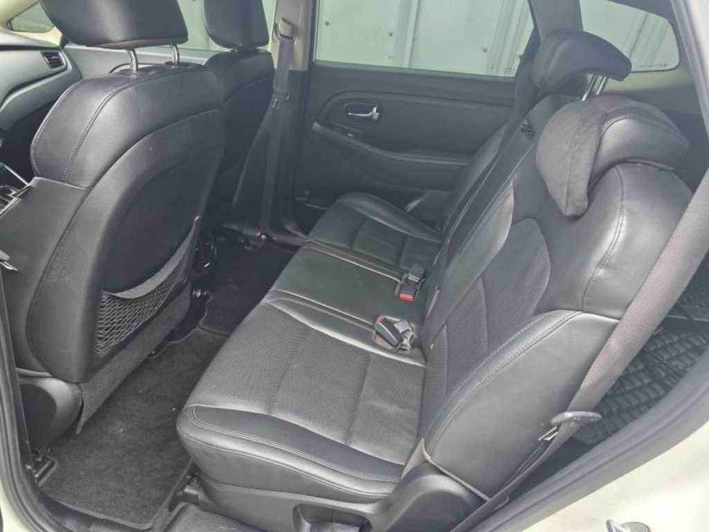 KIA Carens - Vista 7