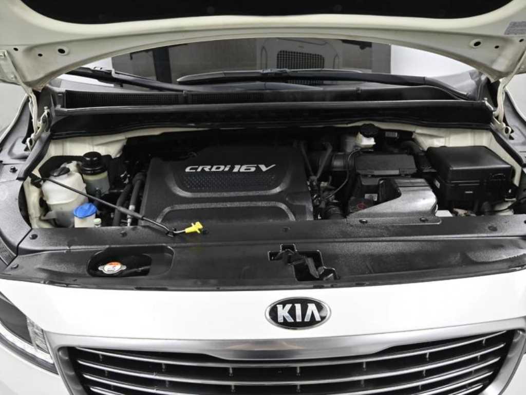 KIA Carnival - Vista 6