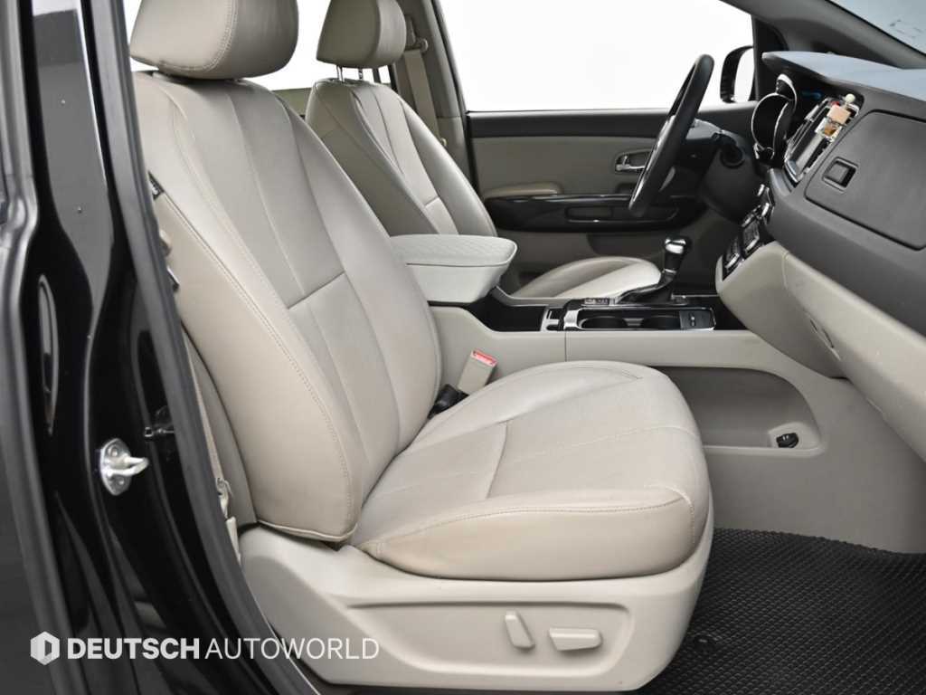 KIA Carnival - Vista 10