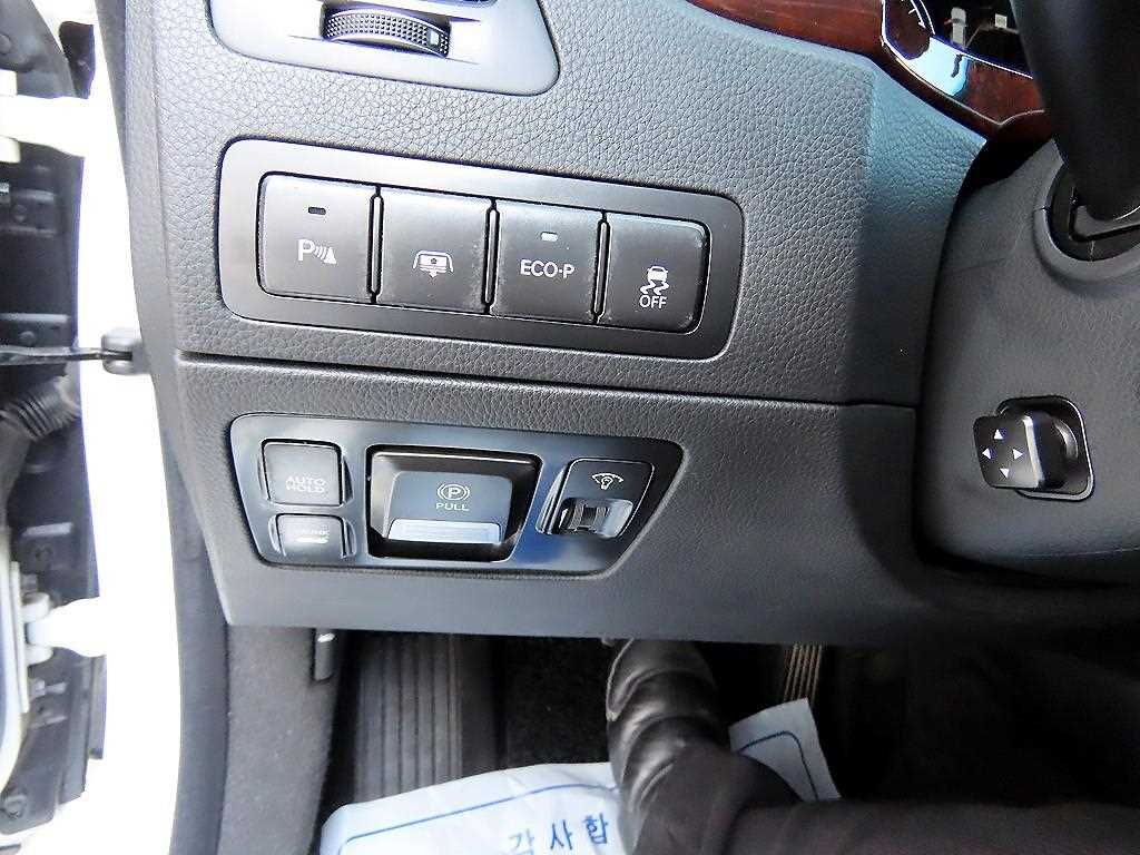 HYUNDAI Equus - Vista 12