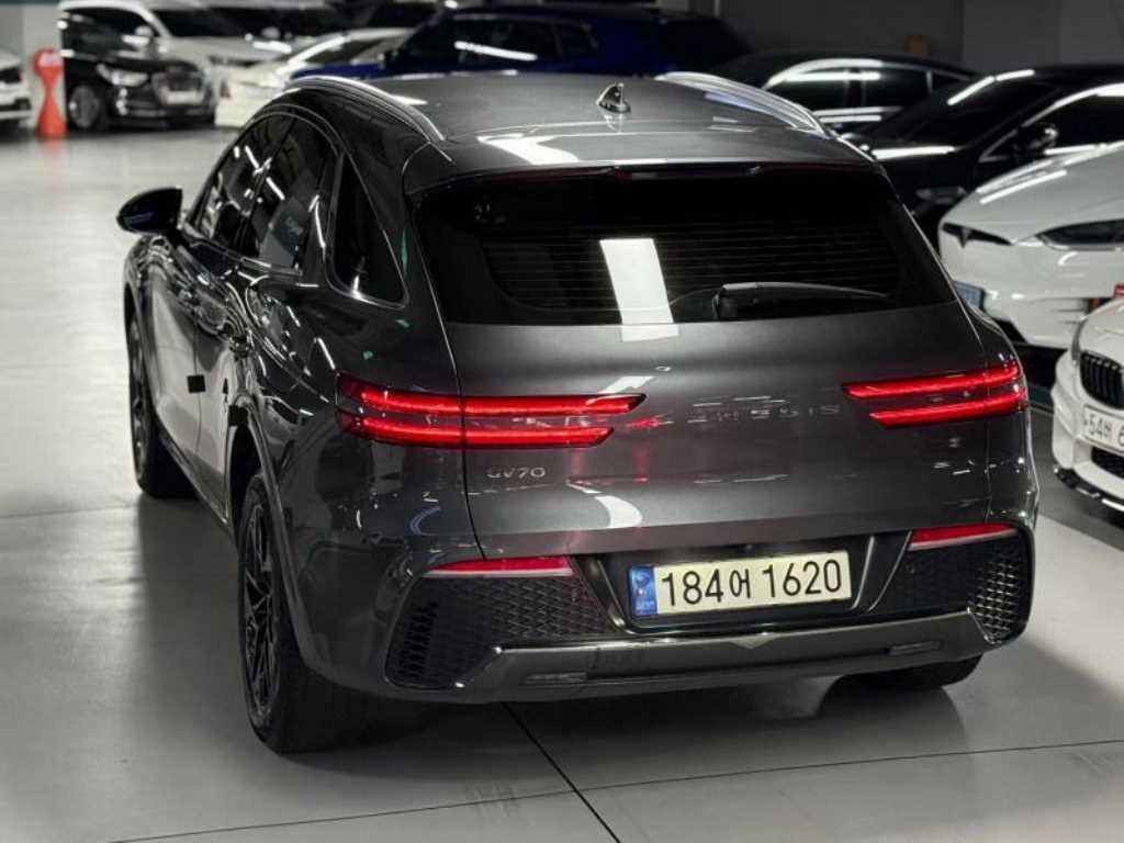 Genesis GV70 - Vista 5