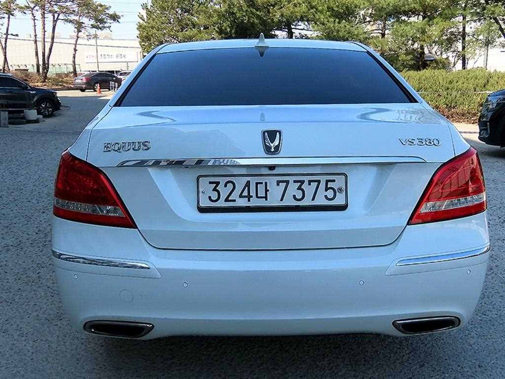 HYUNDAI Equus - Vista 4
