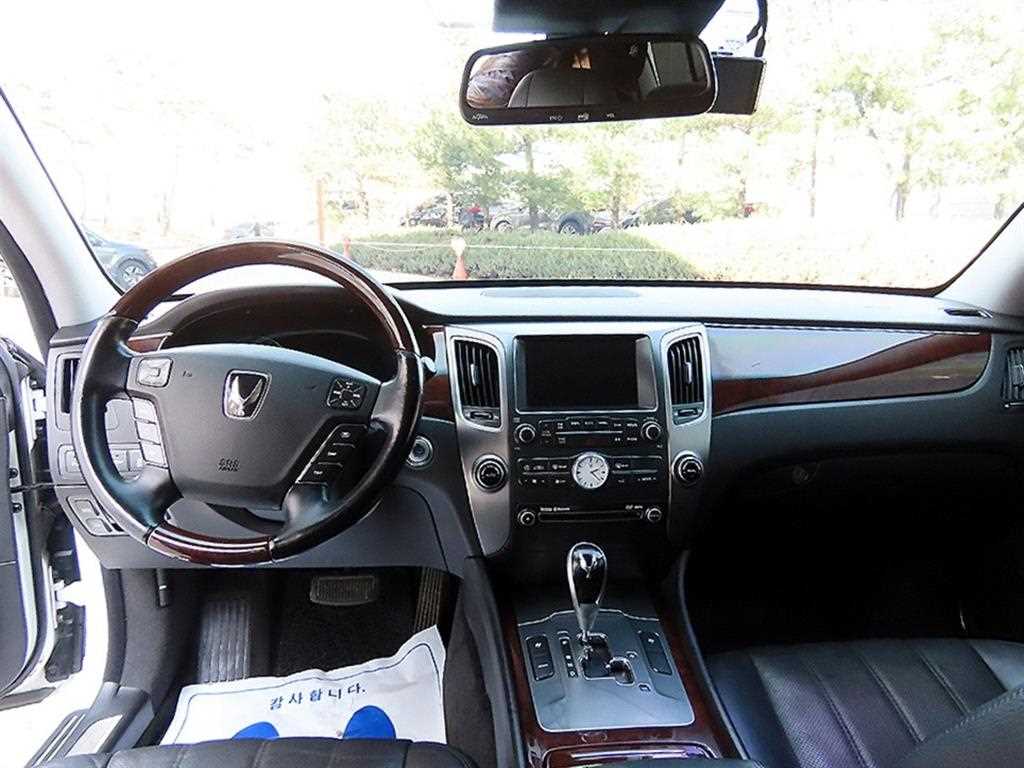 HYUNDAI Equus - Vista 7