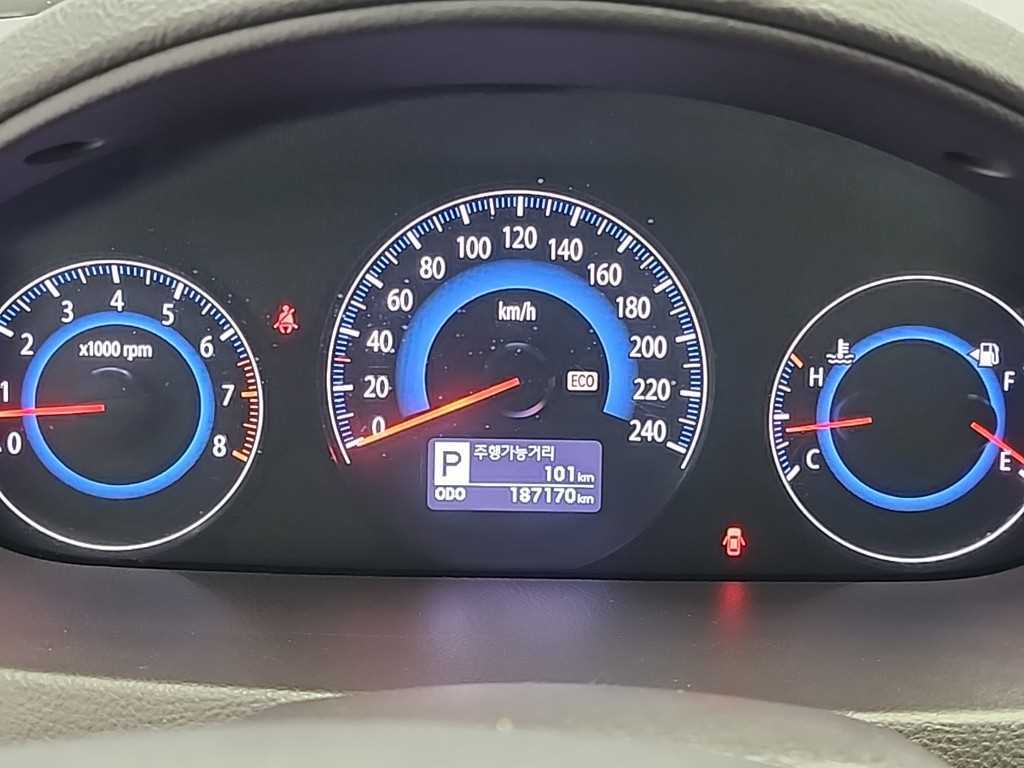 HYUNDAI Sonata - Vista 6