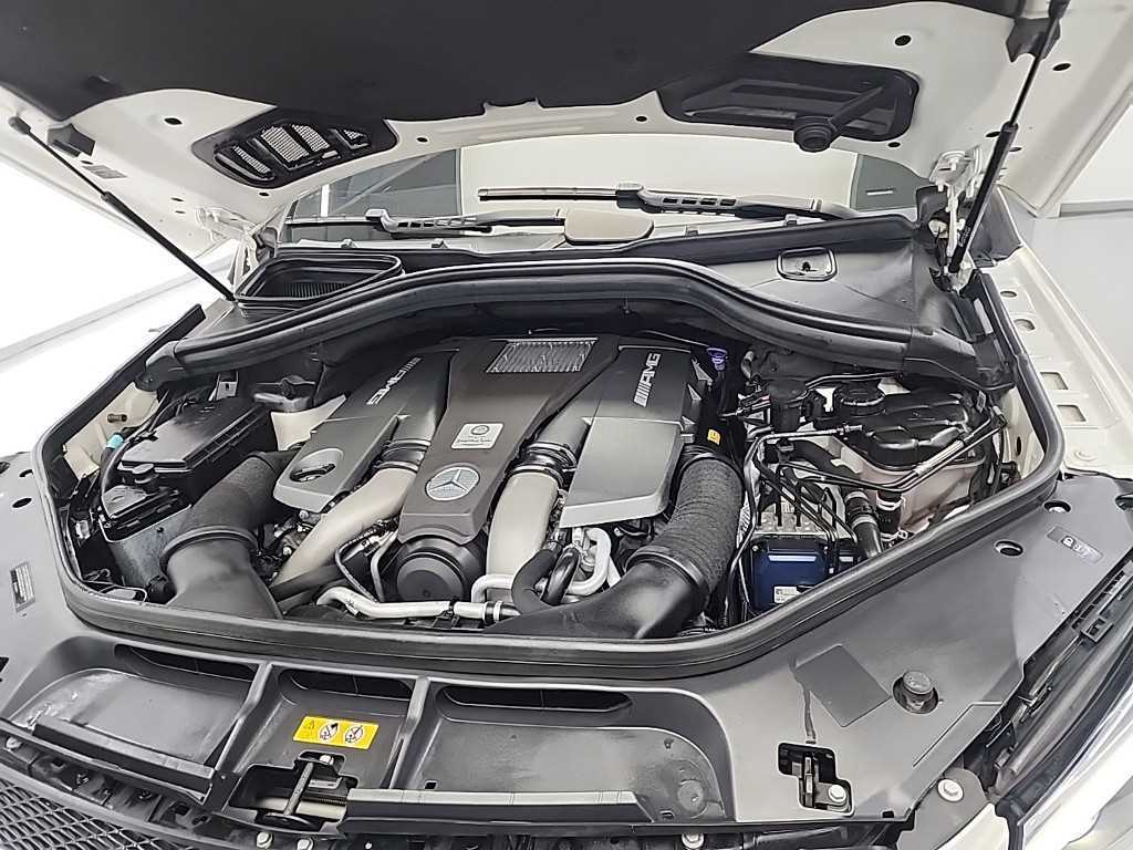 Mercedes Benz GLE Class - Vista 5