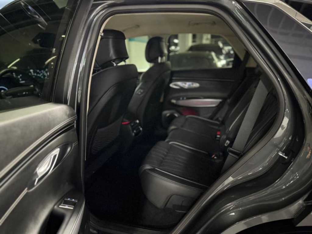 Genesis GV70 - Vista 11