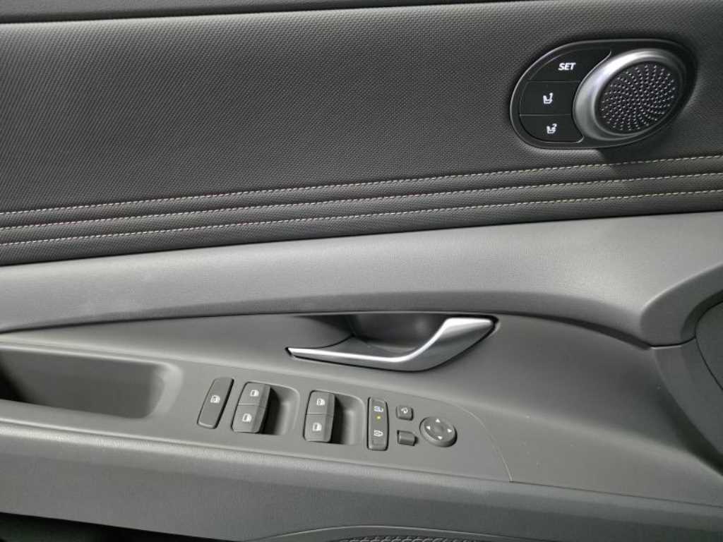 HYUNDAI Avante - Vista 11