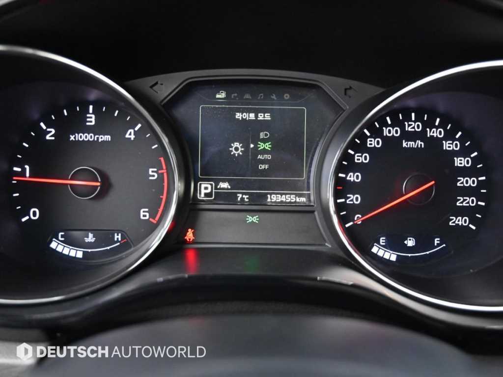 KIA Carnival - Vista 8