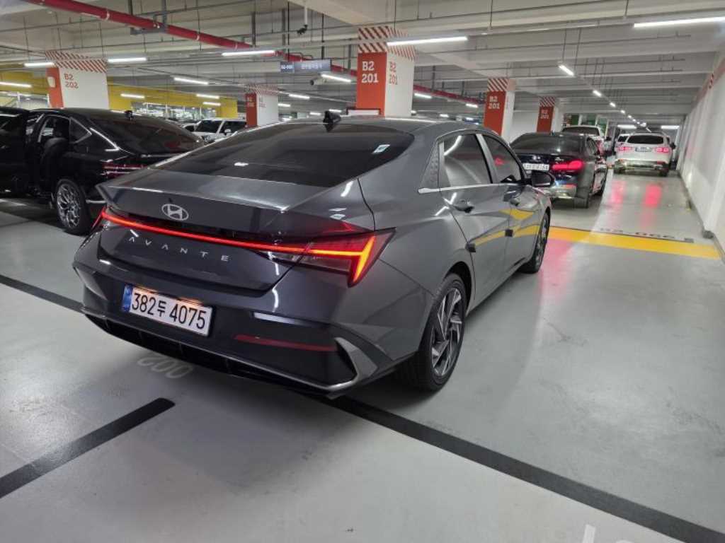 HYUNDAI Avante - Vista 5