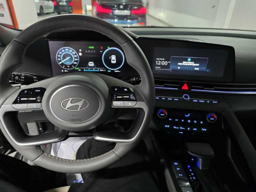 HYUNDAI Avante - Vista 12