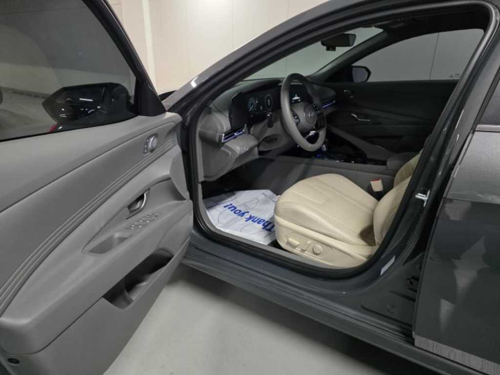 HYUNDAI Avante - Vista 7