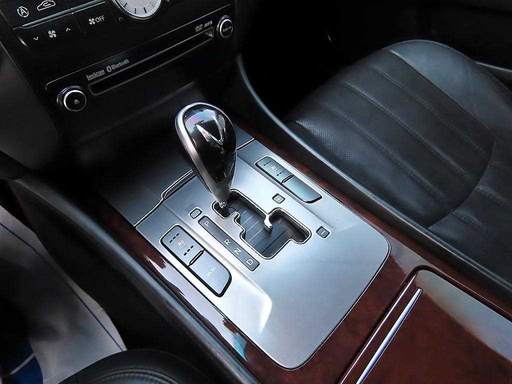 HYUNDAI Equus - Vista 10