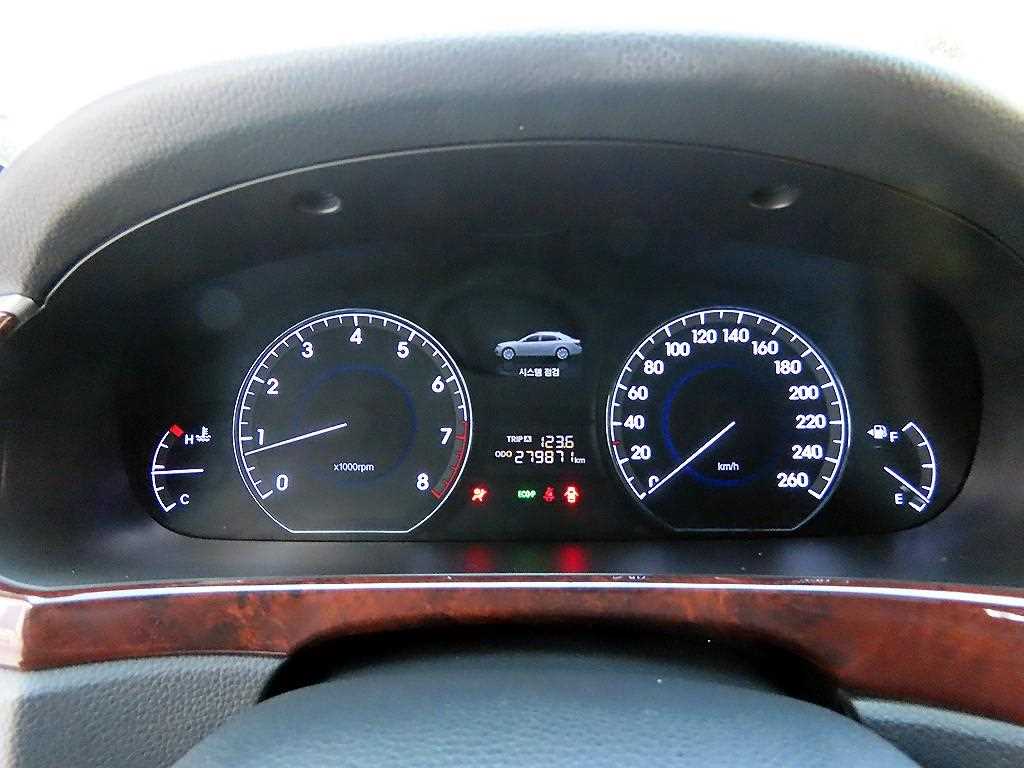 HYUNDAI Equus - Vista 9