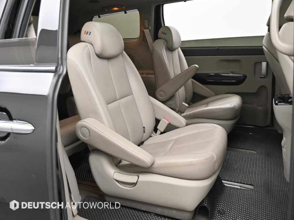 KIA Carnival - Vista 12