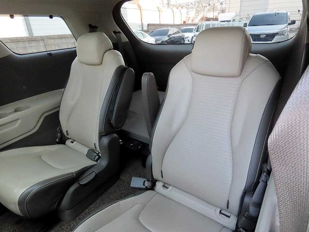 KIA Carnival - Vista 10