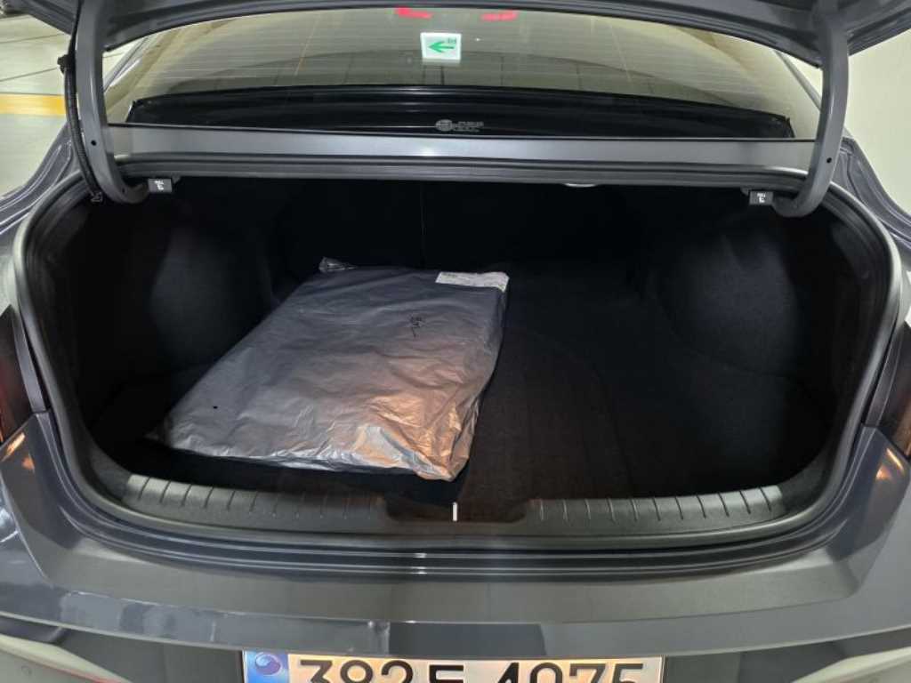 HYUNDAI Avante - Vista 9