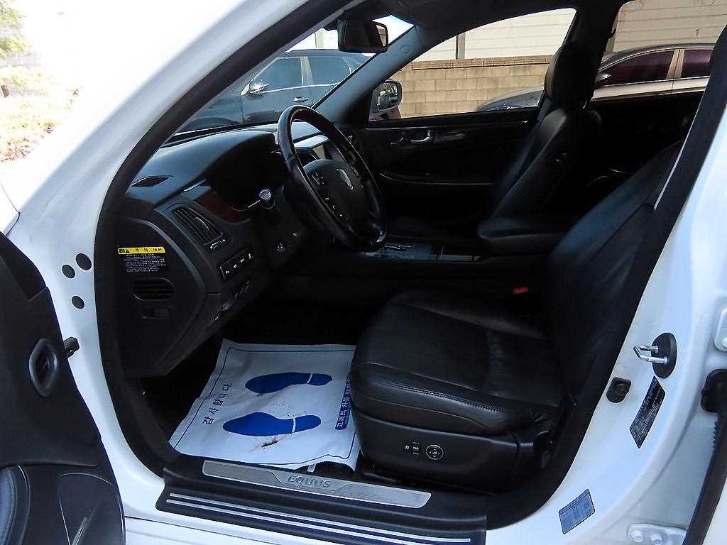 HYUNDAI Equus - Vista 5