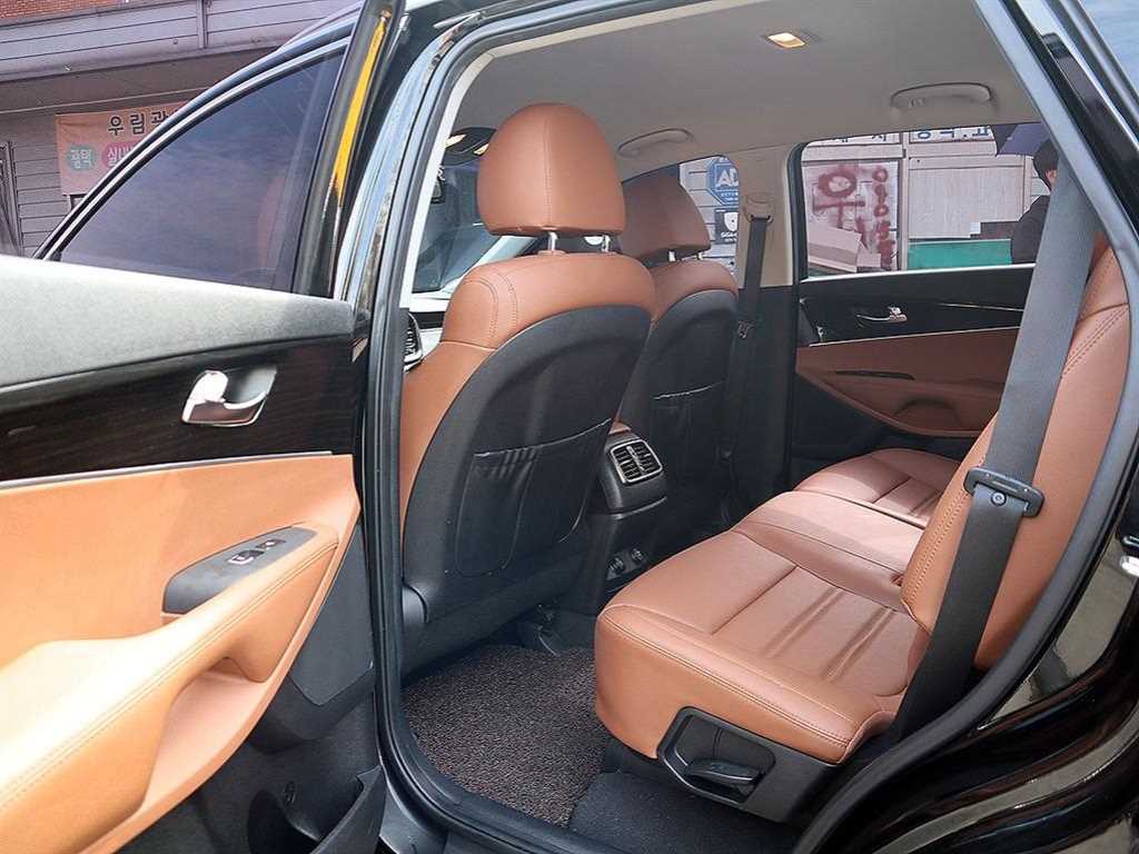 KIA Sorento - Vista 7