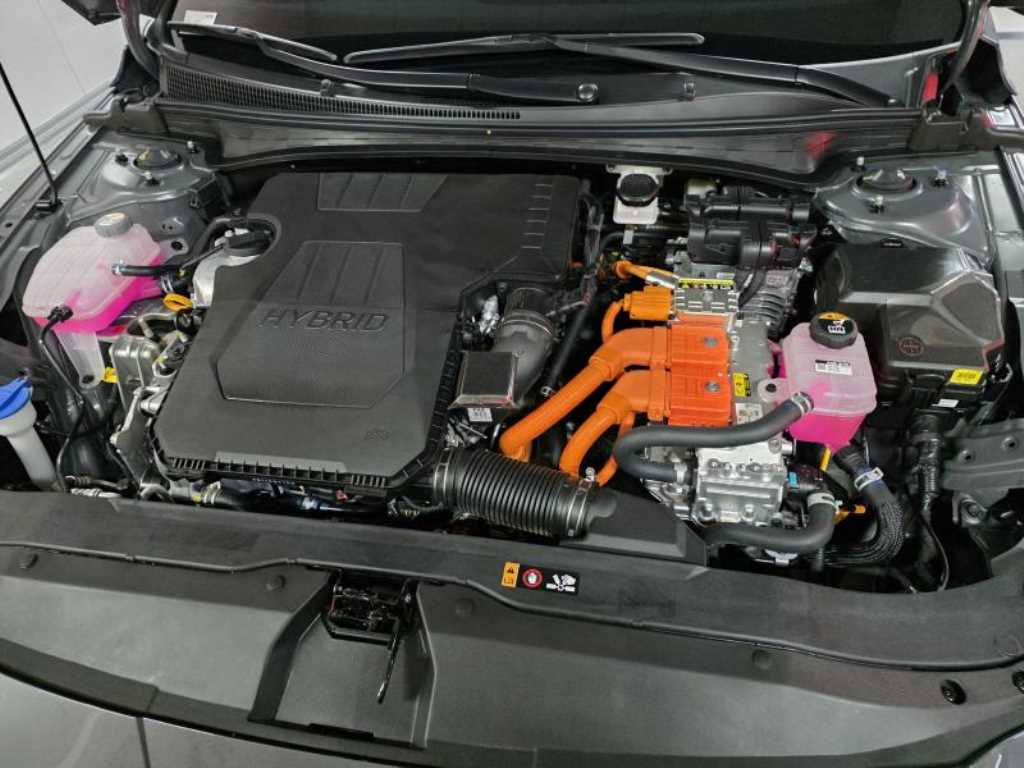 HYUNDAI Avante - Vista 10