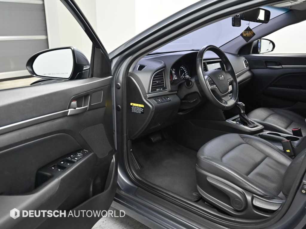 HYUNDAI Avante - Vista 11