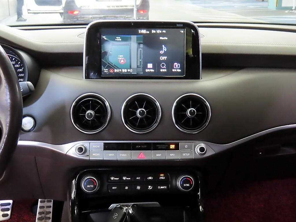 KIA Stinger - Vista 11