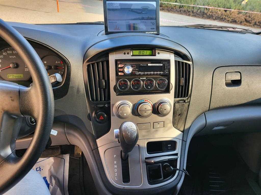 HYUNDAI Starex - Vista 10