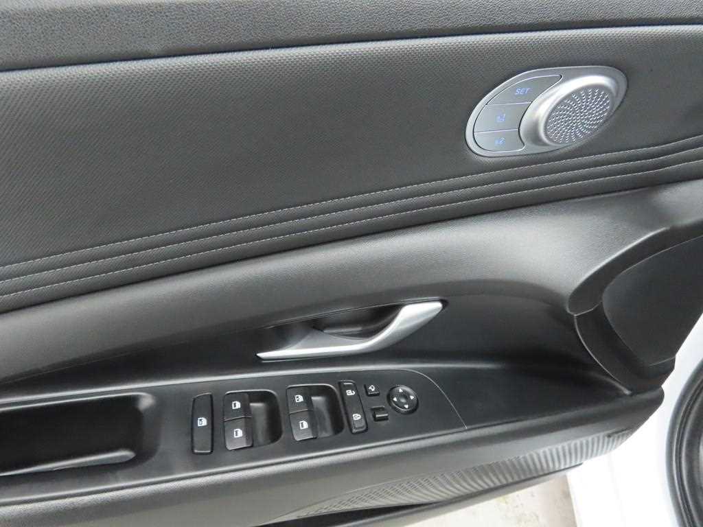 HYUNDAI Avante - Vista 9