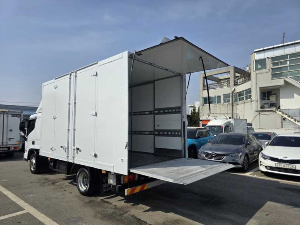 medium and large cargo truck - Vista 7