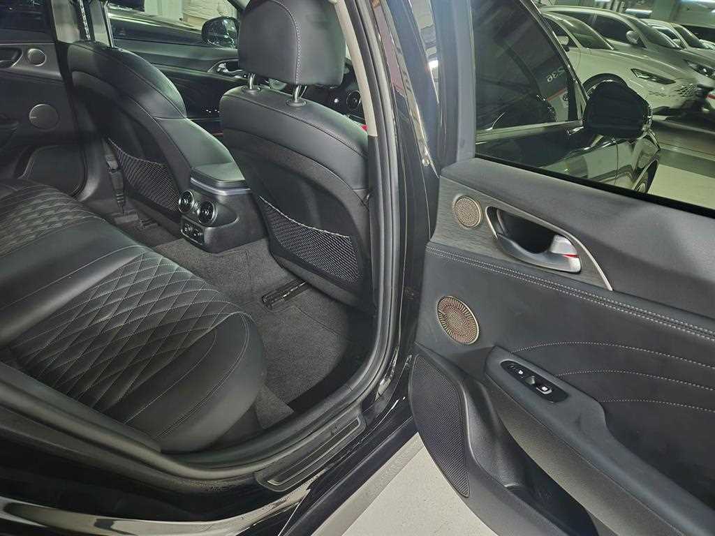 KIA Stinger - Vista 12