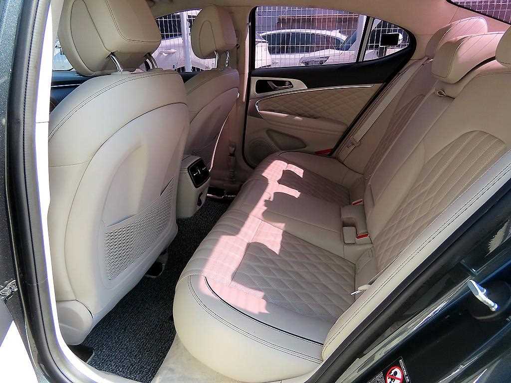 Genesis G70 - Vista 7