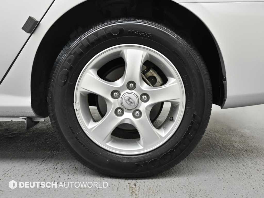 HYUNDAI Avante - Vista 5