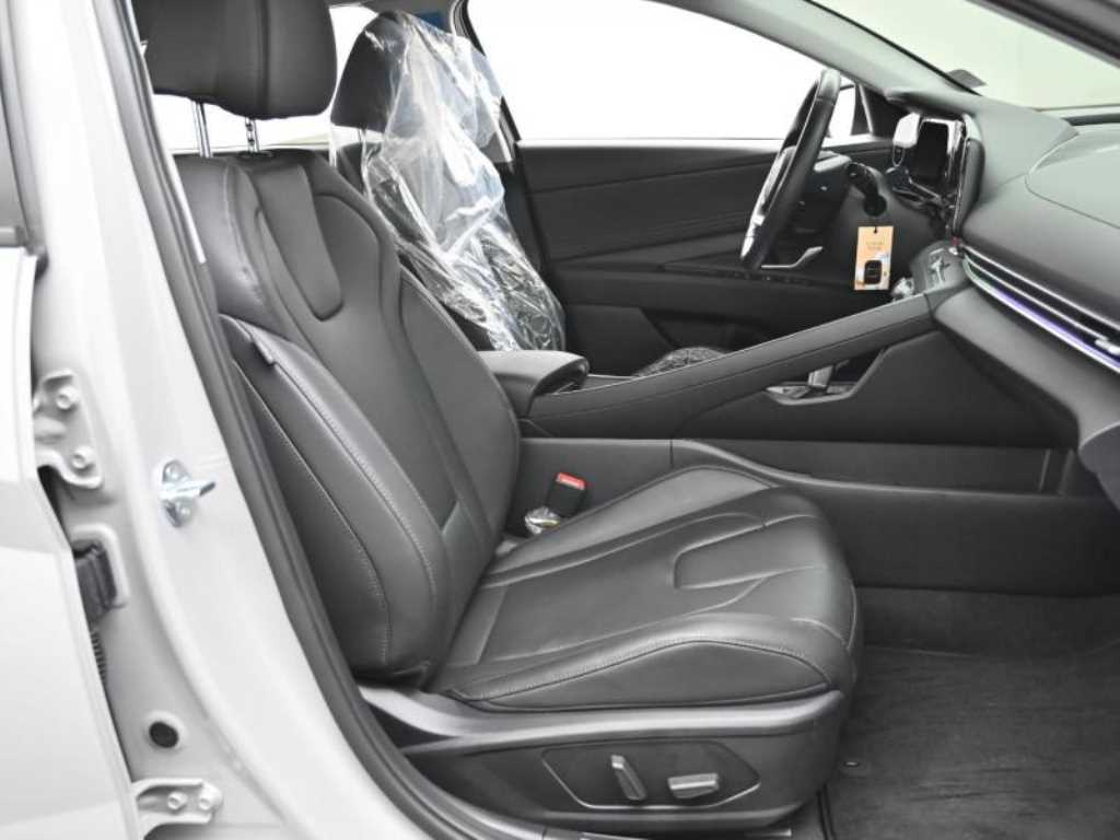 HYUNDAI Avante - Vista 10