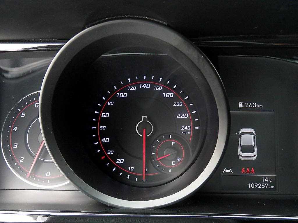 HYUNDAI Avante - Vista 12