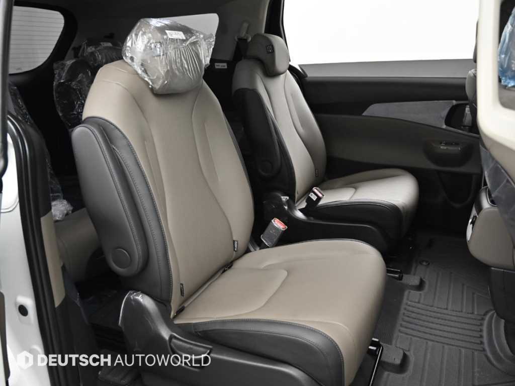 KIA Carnival - Vista 12