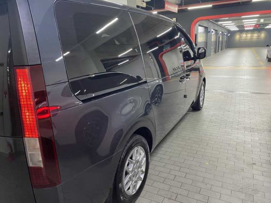 HYUNDAI Staria - Vista 4