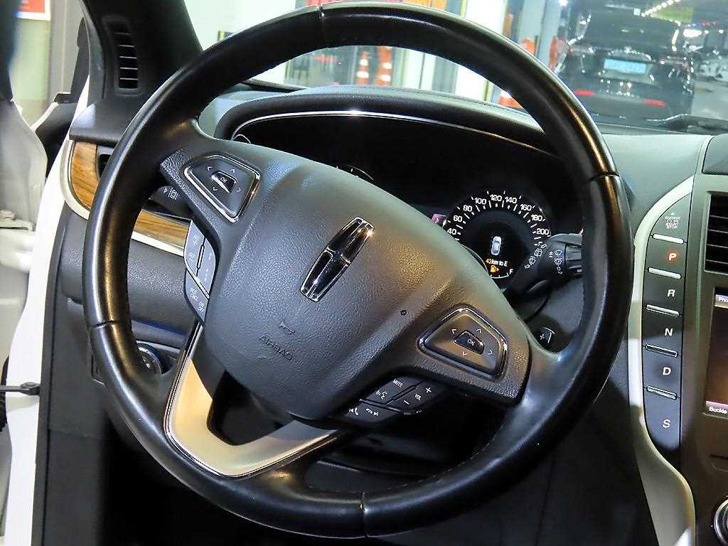 Lincoln MKC - Vista 8