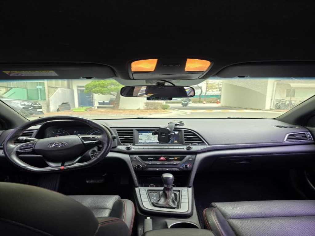 HYUNDAI Avante - Vista 6