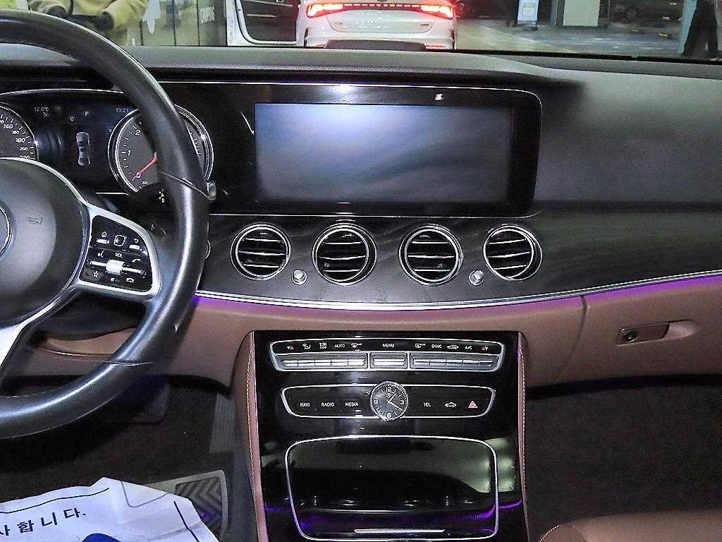 Mercedes Benz E class - Vista 11